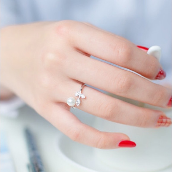 925 Sterling Silver Pearl CZ Ring - Picture 2 of 3